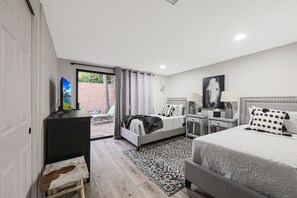 3 camere, una scrivania, ferro/asse da stiro, culla da viaggio