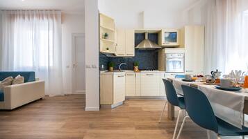 Fridge, oven, stovetop, dishwasher