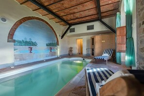 Inomhuspool och uppvärmd pool
