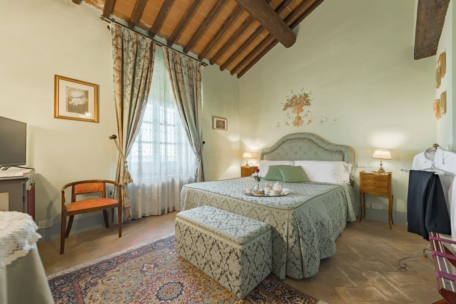 9 chambres, fer et planche à repasser, Wi-Fi, draps fournis