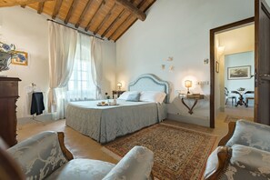 9 bedrooms, iron/ironing board, WiFi, bed sheets