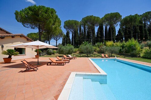 Villa Conconi - Four Bedroom Villa, Sleeps 8