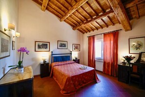 8 Schlafzimmer, Bügeleisen/Bügelbrett, WLAN, Bettwäsche