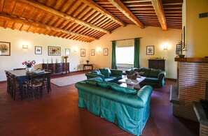 Interior - Villa Rovani - Eight Bedroom Villa, Sleeps 16 (Magliano Sabina)