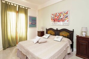 3 soveværelser, strygejern/strygebræt, internetforbindelse, sengetøj