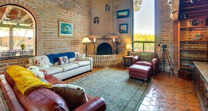 Eclectic Tucson Home 2 Mi to Saguaro National Park