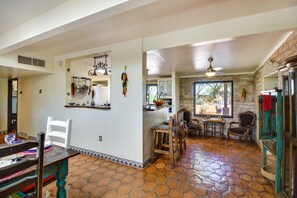 Dining - Eclectic Tucson Home 2 Mi to Saguaro National Park (Tucson)
