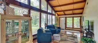 3 Mi to Dtwn Montgomery: Quiet Family Getaway!