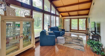 3 Mi to Dtwn Montgomery: Quiet Family Getaway!