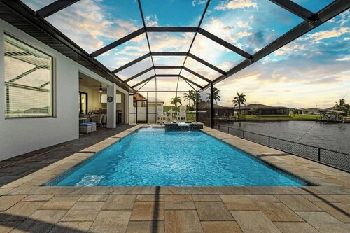 Villa Sun-Kissed: Where Sunshine Meets Luxury