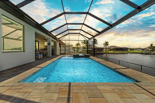 Villa Sun-Kissed: Where Sunshine Meets Luxury