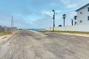 Property grounds - 2 Blocks to Bay: ‘Misty Harbor’ Rockport Home (Rockport)