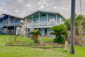 Exterior - 2 Blocks to Bay: ‘Misty Harbor’ Rockport Home (Rockport)