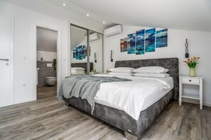 2 habitaciones, tabla de planchar con plancha, internet y ropa de cama 