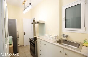 冰箱、微波炉、烤箱、炉灶