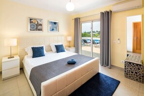 4 bedrooms, iron/ironing board, internet, bed sheets