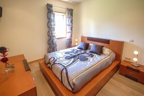 3 soverom, strykejern/-brett, wi-fi og sengetøy