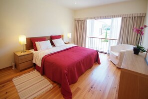 6 dormitoris, planxa i posts de planxar, wifi i roba de llit 