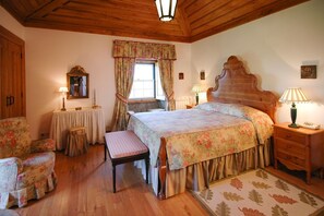 7 habitaciones, tabla de planchar con plancha, internet y ropa de cama 