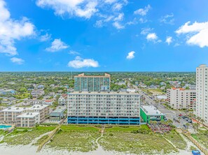 Exterior - 🌊 New Owner Special 🌊 Cozy Oceanfront 💙 2 Bed 2 Bath Condo Suite 💙 4th Floor (North Myrtle Beach)