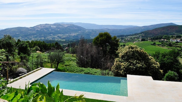 A swimming pool with a view of a mountainous landscape. - Villa Ava - Four Bedroom Villa, Sleeps 8 (Refóios do Lima)