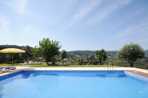 A heated pool - Villa Barcelos - Three Bedroom Villa, Sleeps 6 (Aborim)