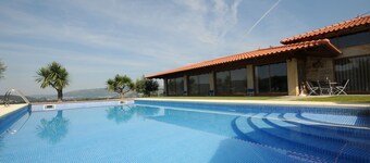 Villa Barcelos - Three Bedroom Villa, Sleeps 6