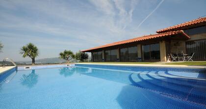 Villa Barcelos - Three Bedroom Villa, Sleeps 6