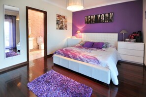 5 habitaciones, tabla de planchar con plancha, wifi y ropa de cama