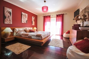 5 chambres, fer et planche à repasser, Wi-Fi, draps fournis
