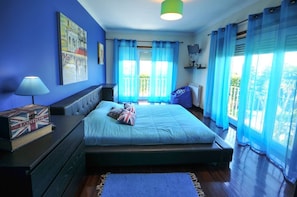 5 bedrooms, iron/ironing board, WiFi, bed sheets