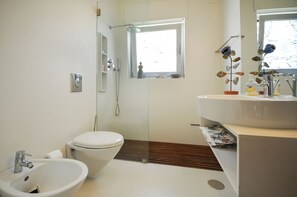 Hair dryer, towels