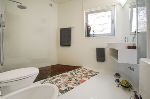 Hair dryer, towels