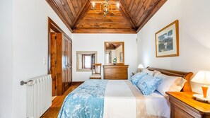 6 habitaciones, tabla de planchar con plancha, wifi y ropa de cama 