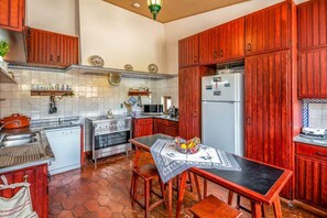 Frigorifero, microonde, forno, lavastoviglie
