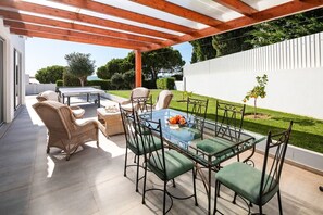 تناول الطعام بالخارج