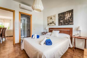 3 chambres, lit parapluie, Wi-Fi, draps fournis