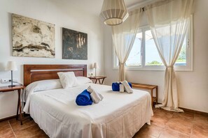 3 chambres, lit parapluie, Wi-Fi, draps fournis