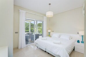 6 bedrooms, iron/ironing board, travel crib, WiFi - Villa Dolcasol - Six Bedroom Villa, Sleeps 12 (Algarve)