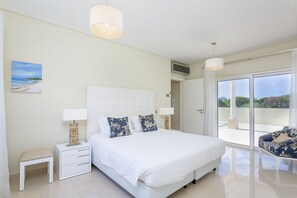 6 bedrooms, iron/ironing board, travel crib, WiFi - Villa Dolcasol - Six Bedroom Villa, Sleeps 12 (Algarve)