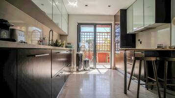 Dishwasher, highchair