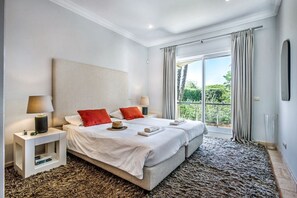 5 dormitorios, tabla de planchar con plancha, wifi y ropa de cama