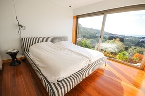 3 quartos, ferros/tábuas de passar roupa, Wi-Fi, roupa de cama