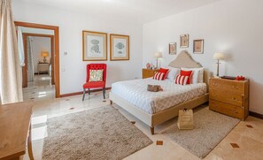5 chambres, fer et planche à repasser, Wi-Fi, literie fournie
