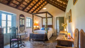 6 slaapkamers, een strijkplank/strijkijzer, wifi, beddengoed