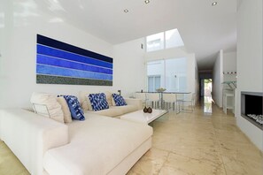 Living area - Villa Bacio - Six Bedroom Villa, Sleeps 10 (Cala d'Or)