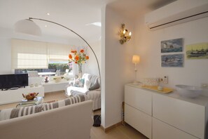 Living area - Villa Petunies - Three Bedroom Villa, Sleeps 6 (Begur)