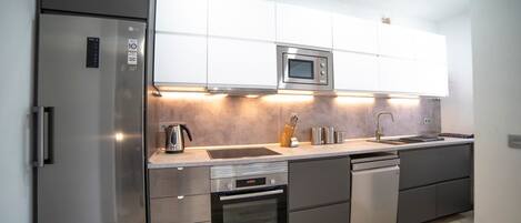 Dishwasher, high chair