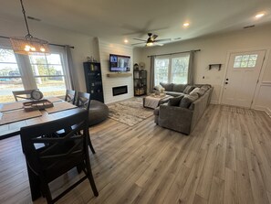 TV, fireplace