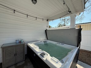 Outdoor spa tub - North Myrtle Beach Getaway (North Myrtle Beach)